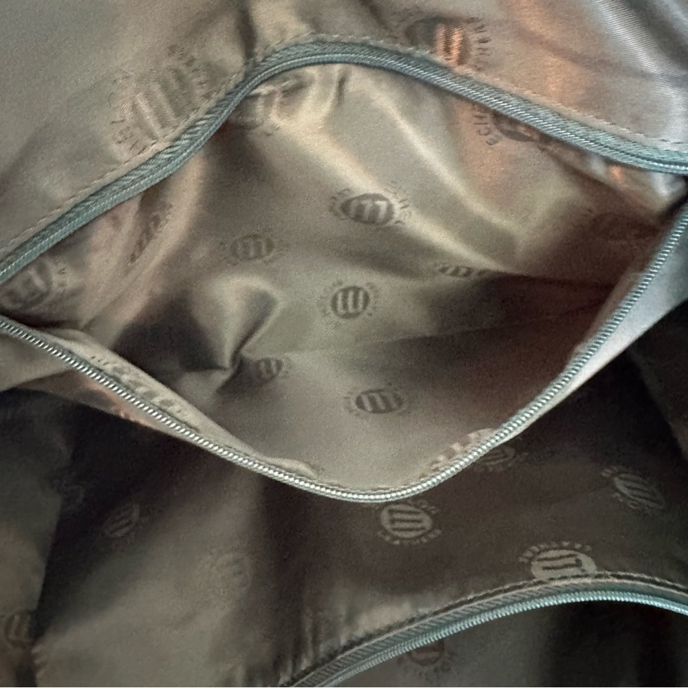 Echelon Leathers green unisex tote - Picture 10 of 15